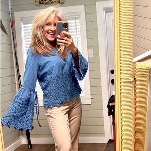 💙Style Envy, Fun Mega-Sleeve & Eyelet Top in Blue, Button-Closure, Large